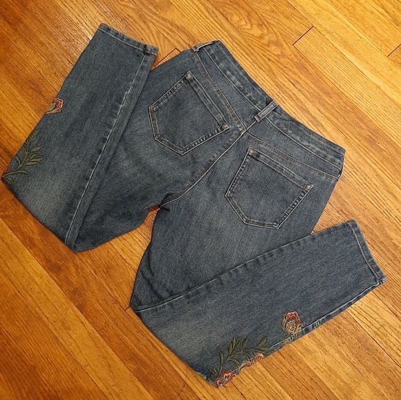 Style & Co embroidered jeans - Picture 6 of 13
